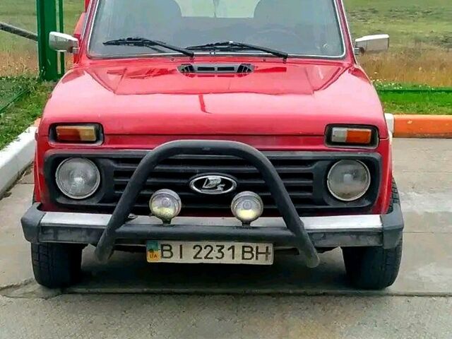 Красный ВАЗ Нива, объемом двигателя 1.3 л и пробегом 100 тыс. км за 1200 $, фото 6 на Automoto.ua
