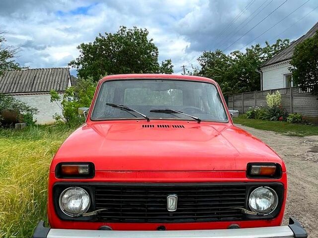 Червоний ВАЗ Нива, об'ємом двигуна 1.6 л та пробігом 250 тис. км за 3000 $, фото 6 на Automoto.ua