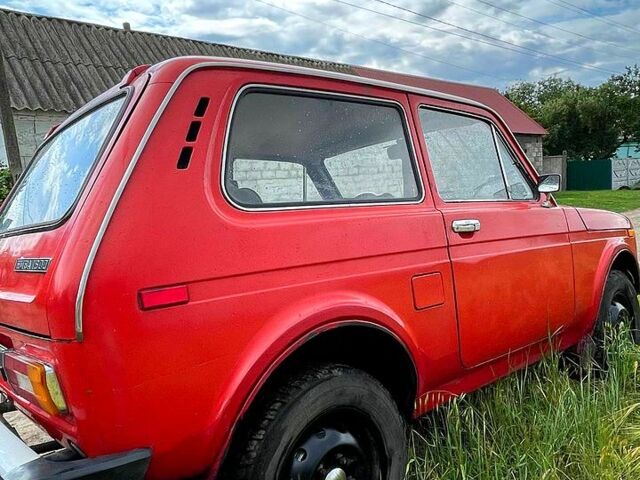 Червоний ВАЗ Нива, об'ємом двигуна 1.6 л та пробігом 250 тис. км за 3000 $, фото 4 на Automoto.ua