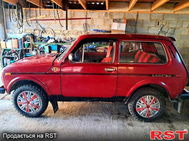 Красный ВАЗ Нива, объемом двигателя 1.6 л и пробегом 0 тыс. км за 1800 $, фото 2 на Automoto.ua