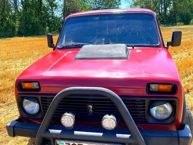 Красный ВАЗ Нива, объемом двигателя 1.7 л и пробегом 123 тыс. км за 1350 $, фото 2 на Automoto.ua