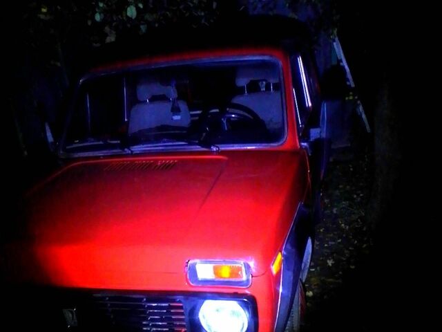 Червоний ВАЗ Нива, об'ємом двигуна 1.6 л та пробігом 0 тис. км за 2000 $, фото 3 на Automoto.ua