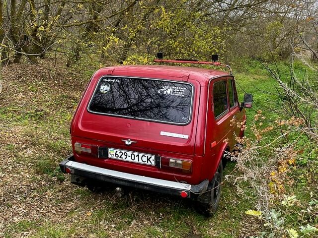 Красный ВАЗ Нива, объемом двигателя 1.6 л и пробегом 70 тыс. км за 1420 $, фото 2 на Automoto.ua