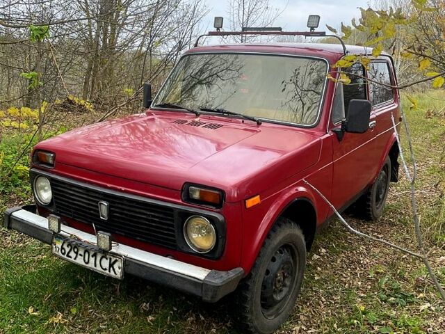 Красный ВАЗ Нива, объемом двигателя 1.6 л и пробегом 70 тыс. км за 1420 $, фото 1 на Automoto.ua