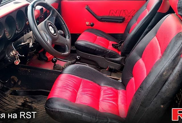 Красный ВАЗ Нива, объемом двигателя 1.6 л и пробегом 0 тыс. км за 1700 $, фото 4 на Automoto.ua