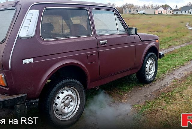 Красный ВАЗ Нива, объемом двигателя 1.6 л и пробегом 0 тыс. км за 1700 $, фото 3 на Automoto.ua