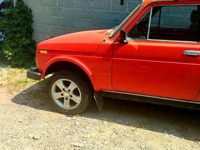 Красный ВАЗ Нива, объемом двигателя 1.6 л и пробегом 0 тыс. км за 3200 $, фото 2 на Automoto.ua