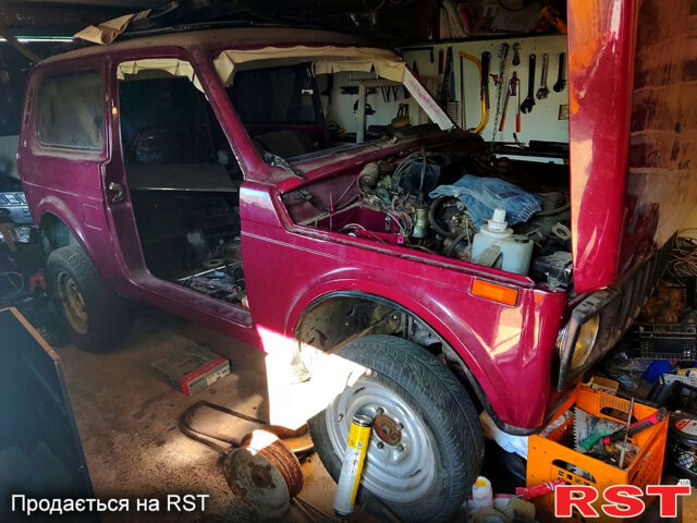 Красный ВАЗ Нива, объемом двигателя 1.7 л и пробегом 62 тыс. км за 1600 $, фото 1 на Automoto.ua