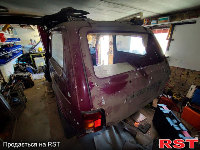 Красный ВАЗ Нива, объемом двигателя 1.7 л и пробегом 62 тыс. км за 1600 $, фото 6 на Automoto.ua