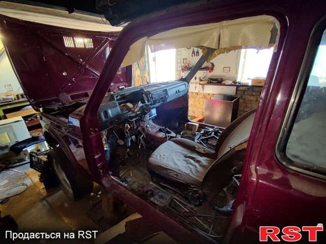 Красный ВАЗ Нива, объемом двигателя 1.7 л и пробегом 62 тыс. км за 1600 $, фото 5 на Automoto.ua