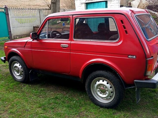 Красный ВАЗ Нива, объемом двигателя 1.7 л и пробегом 60 тыс. км за 2700 $, фото 1 на Automoto.ua