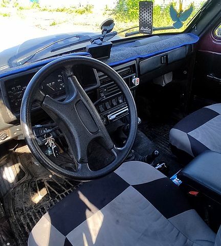 Червоний ВАЗ Нива, об'ємом двигуна 1.7 л та пробігом 250 тис. км за 2500 $, фото 2 на Automoto.ua