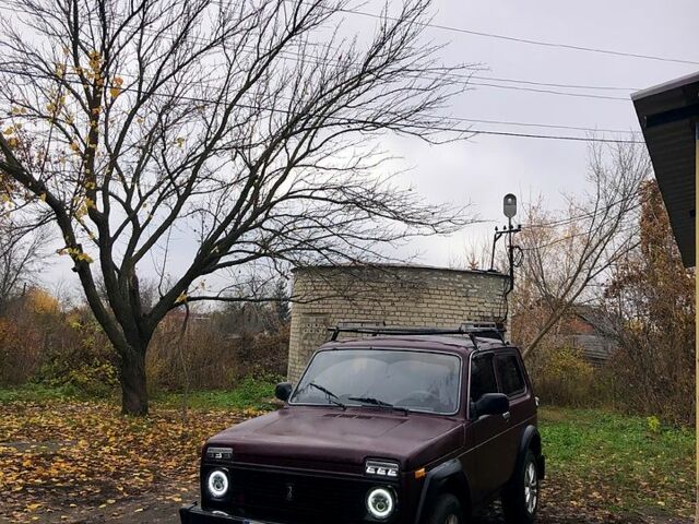 Червоний ВАЗ Нива, об'ємом двигуна 1.7 л та пробігом 78 тис. км за 2550 $, фото 1 на Automoto.ua