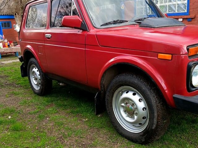 Красный ВАЗ Нива, объемом двигателя 1.7 л и пробегом 60 тыс. км за 2700 $, фото 2 на Automoto.ua