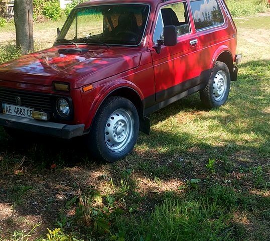 Червоний ВАЗ Нива, об'ємом двигуна 1.7 л та пробігом 111 тис. км за 2000 $, фото 6 на Automoto.ua