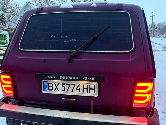 Красный ВАЗ Нива, объемом двигателя 1.7 л и пробегом 200 тыс. км за 3700 $, фото 4 на Automoto.ua