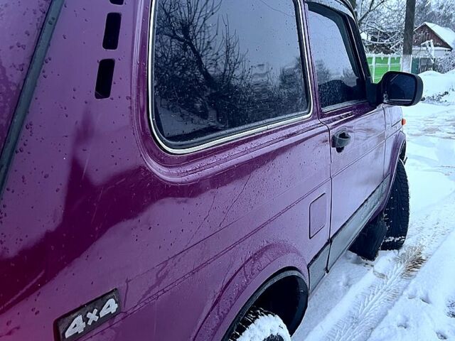 Красный ВАЗ Нива, объемом двигателя 1.7 л и пробегом 200 тыс. км за 3700 $, фото 5 на Automoto.ua