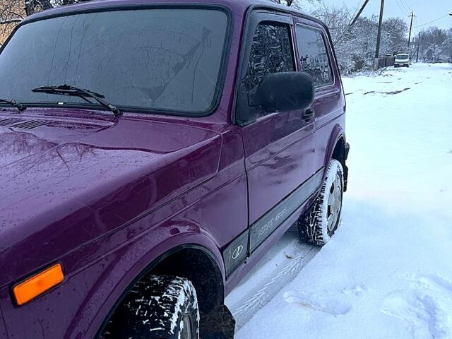 Красный ВАЗ Нива, объемом двигателя 1.7 л и пробегом 200 тыс. км за 3700 $, фото 3 на Automoto.ua