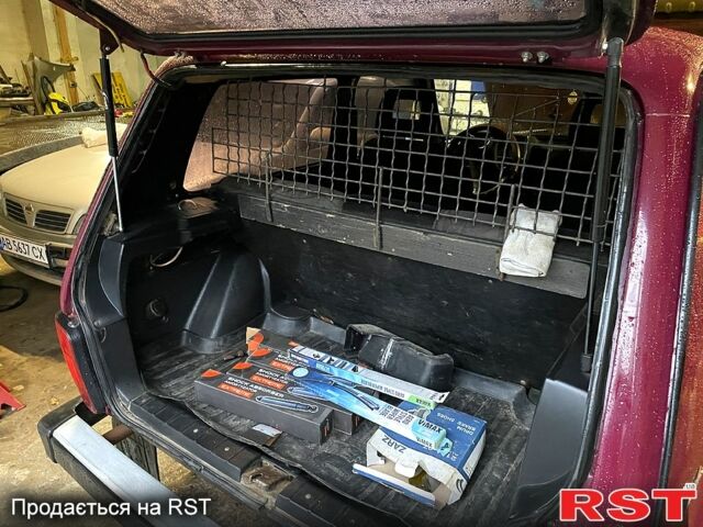 Красный ВАЗ Нива, объемом двигателя 1.6 л и пробегом 170 тыс. км за 2200 $, фото 5 на Automoto.ua