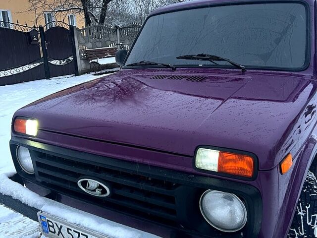 Красный ВАЗ Нива, объемом двигателя 1.7 л и пробегом 200 тыс. км за 3700 $, фото 2 на Automoto.ua