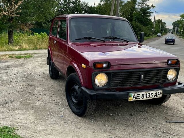 Красный ВАЗ Нива, объемом двигателя 1.7 л и пробегом 0 тыс. км за 2400 $, фото 6 на Automoto.ua