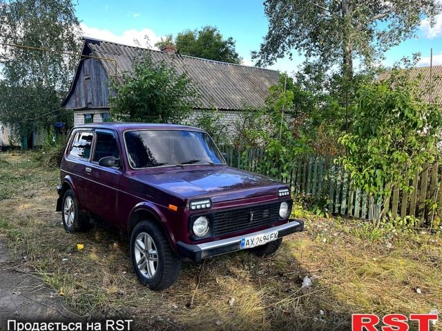 Червоний ВАЗ Нива, об'ємом двигуна 1.7 л та пробігом 150 тис. км за 1500 $, фото 1 на Automoto.ua