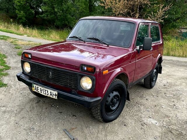 Красный ВАЗ Нива, объемом двигателя 1.7 л и пробегом 0 тыс. км за 2400 $, фото 4 на Automoto.ua