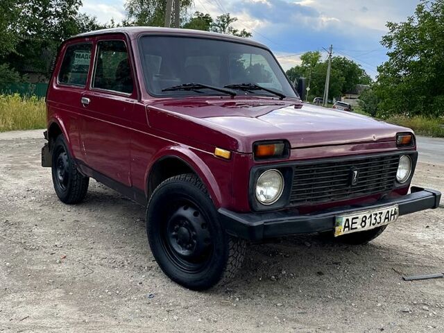Красный ВАЗ Нива, объемом двигателя 1.7 л и пробегом 0 тыс. км за 2400 $, фото 3 на Automoto.ua