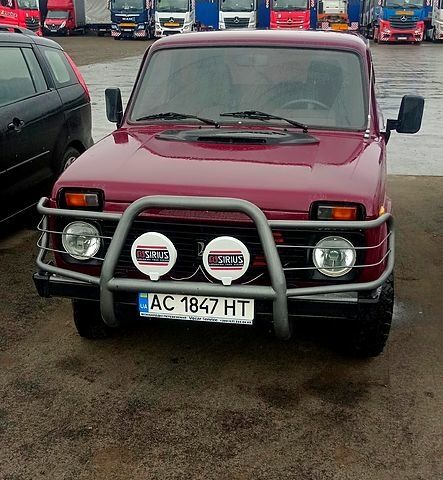 Красный ВАЗ Нива, объемом двигателя 1.7 л и пробегом 130 тыс. км за 3500 $, фото 1 на Automoto.ua