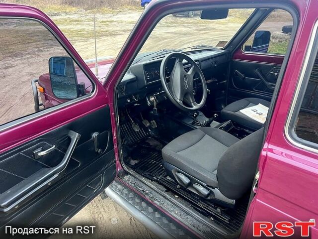 Красный ВАЗ Нива, объемом двигателя 1.7 л и пробегом 130 тыс. км за 3500 $, фото 8 на Automoto.ua