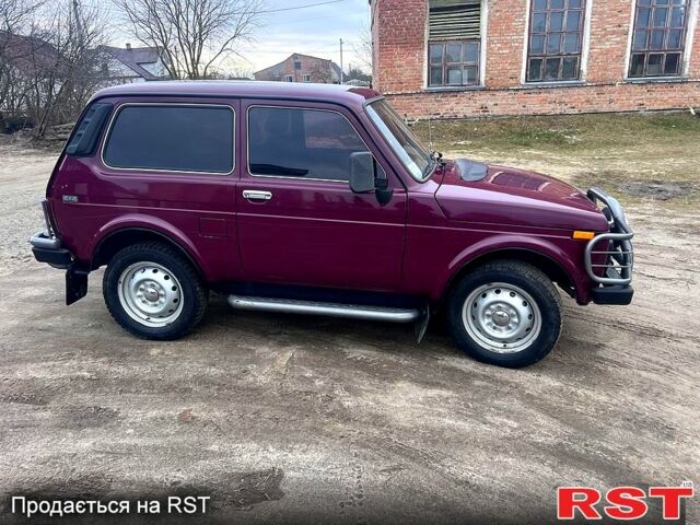Красный ВАЗ Нива, объемом двигателя 1.7 л и пробегом 130 тыс. км за 3500 $, фото 6 на Automoto.ua