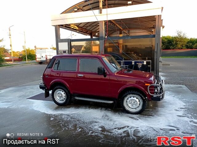 Красный ВАЗ Нива, объемом двигателя 1.7 л и пробегом 130 тыс. км за 3500 $, фото 4 на Automoto.ua