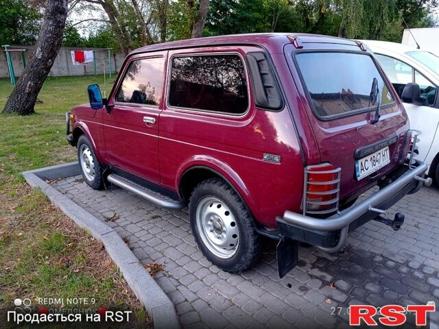 Красный ВАЗ Нива, объемом двигателя 1.7 л и пробегом 130 тыс. км за 3500 $, фото 3 на Automoto.ua