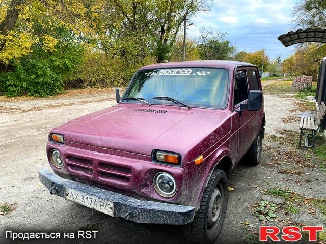 Красный ВАЗ Нива, объемом двигателя 1.7 л и пробегом 126 тыс. км за 1350 $, фото 4 на Automoto.ua