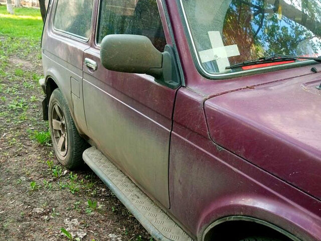 Красный ВАЗ Нива, объемом двигателя 1.7 л и пробегом 0 тыс. км за 1670 $, фото 5 на Automoto.ua