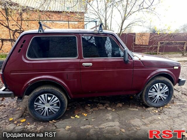 Красный ВАЗ Нива, объемом двигателя 1.7 л и пробегом 0 тыс. км за 4000 $, фото 1 на Automoto.ua