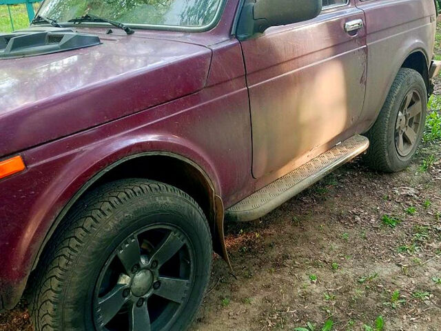 Красный ВАЗ Нива, объемом двигателя 1.7 л и пробегом 0 тыс. км за 1670 $, фото 1 на Automoto.ua
