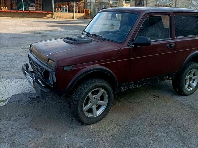 Красный ВАЗ Нива, объемом двигателя 1.7 л и пробегом 0 тыс. км за 3200 $, фото 5 на Automoto.ua