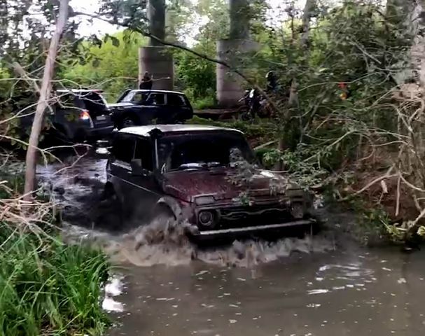 Червоний ВАЗ Нива, об'ємом двигуна 1.6 л та пробігом 183 тис. км за 7000 $, фото 3 на Automoto.ua