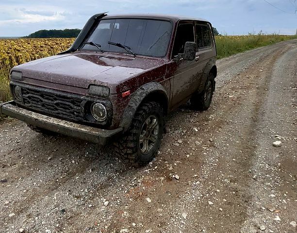 Червоний ВАЗ Нива, об'ємом двигуна 1.6 л та пробігом 183 тис. км за 7000 $, фото 4 на Automoto.ua