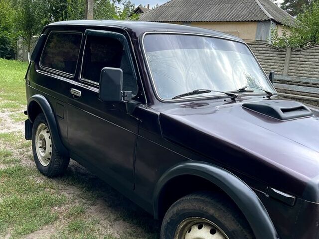 Красный ВАЗ Нива, объемом двигателя 1.7 л и пробегом 170 тыс. км за 2000 $, фото 5 на Automoto.ua