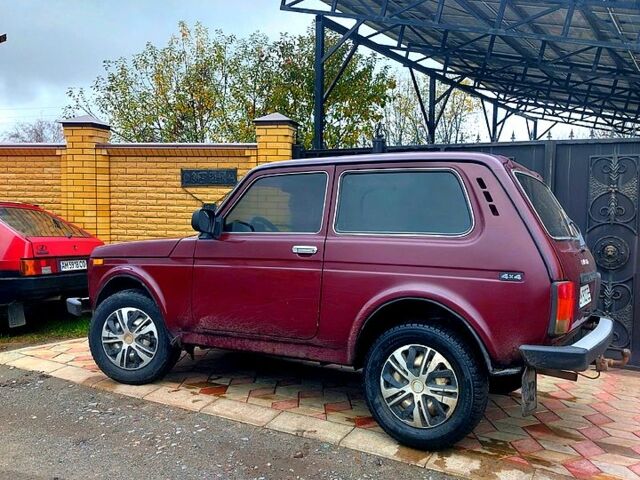 Красный ВАЗ Нива, объемом двигателя 1.7 л и пробегом 117 тыс. км за 2800 $, фото 1 на Automoto.ua