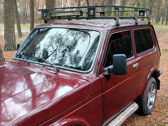 Красный ВАЗ Нива, объемом двигателя 1.7 л и пробегом 134 тыс. км за 3500 $, фото 9 на Automoto.ua