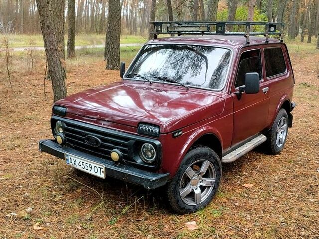 Красный ВАЗ Нива, объемом двигателя 1.7 л и пробегом 134 тыс. км за 3500 $, фото 2 на Automoto.ua
