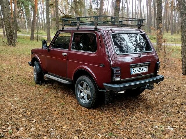Красный ВАЗ Нива, объемом двигателя 1.7 л и пробегом 134 тыс. км за 3500 $, фото 5 на Automoto.ua