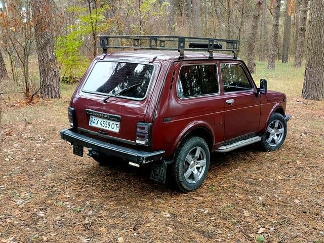 Красный ВАЗ Нива, объемом двигателя 1.7 л и пробегом 134 тыс. км за 3500 $, фото 4 на Automoto.ua