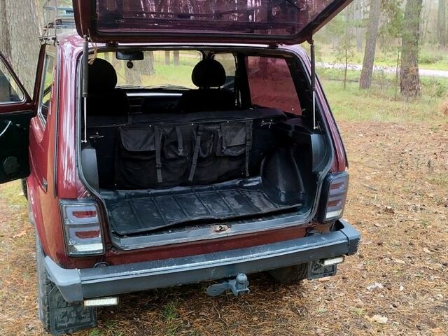 Красный ВАЗ Нива, объемом двигателя 1.7 л и пробегом 134 тыс. км за 3500 $, фото 8 на Automoto.ua