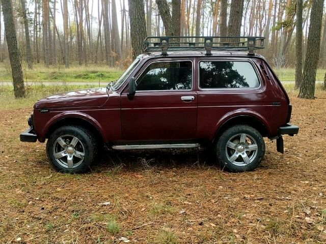 Красный ВАЗ Нива, объемом двигателя 1.7 л и пробегом 134 тыс. км за 3500 $, фото 6 на Automoto.ua