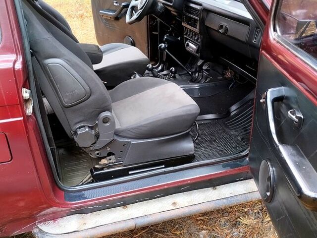 Красный ВАЗ Нива, объемом двигателя 1.7 л и пробегом 134 тыс. км за 3500 $, фото 12 на Automoto.ua