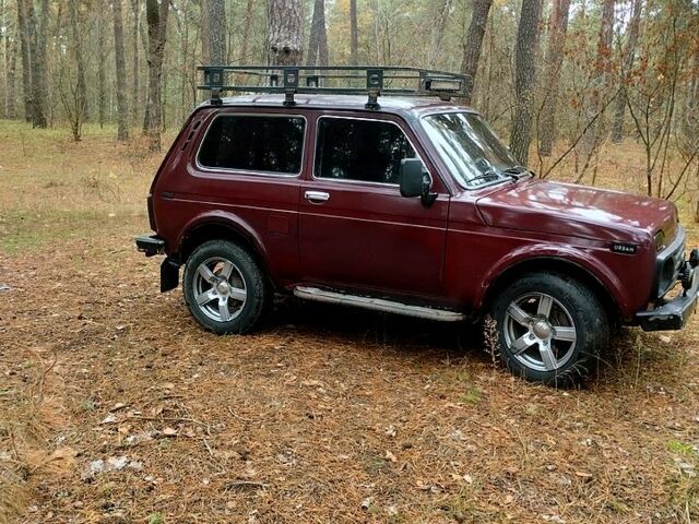 Красный ВАЗ Нива, объемом двигателя 1.7 л и пробегом 134 тыс. км за 3500 $, фото 7 на Automoto.ua